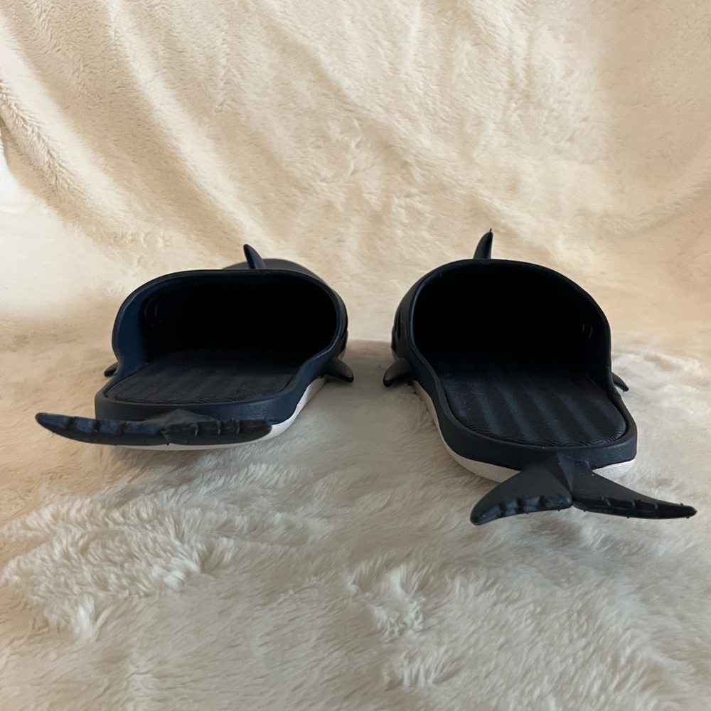 Men's Black Whale-Tail Slip-On Loafers - Picture 3 of 4